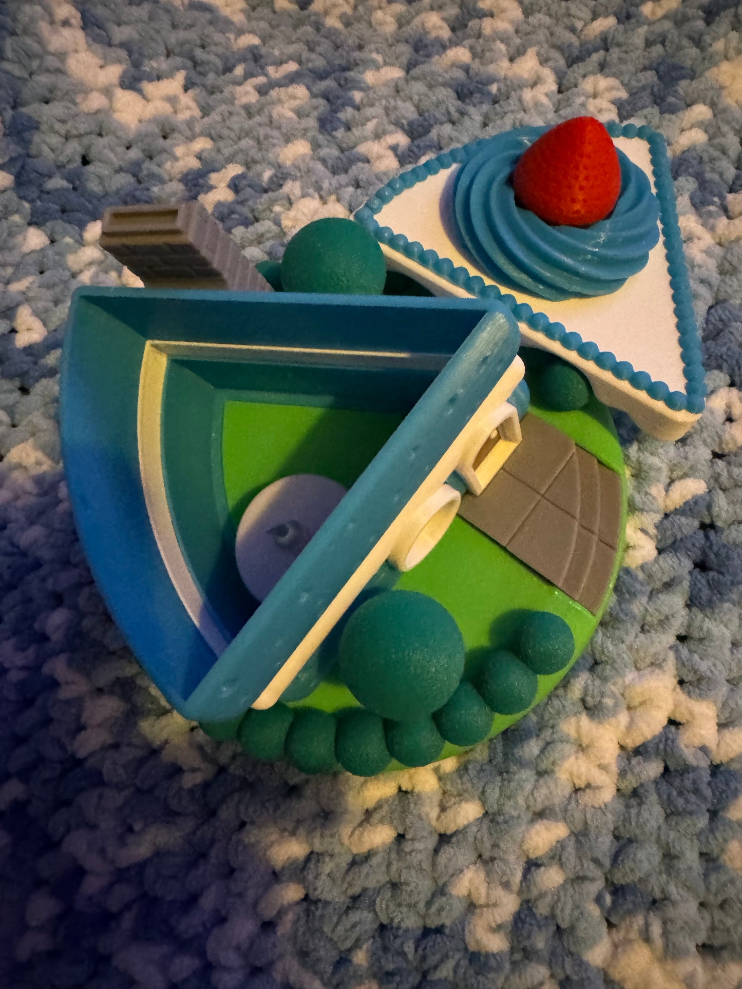 Slice cake night light